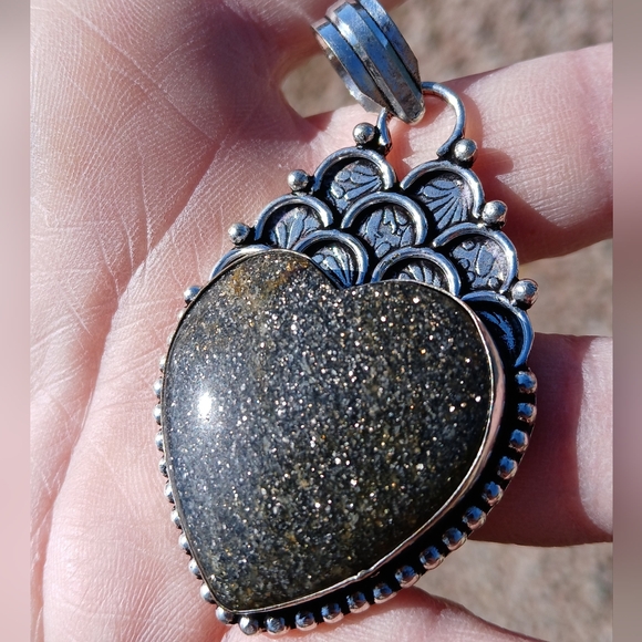 New Heart Shaped Black Sunstone 925 Silver Pendant. - Picture 13 of 16